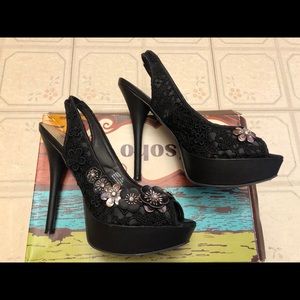Zigi soho Black stiletto heel with flower accents